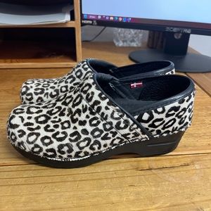 Sanita clogs size 35 leopard